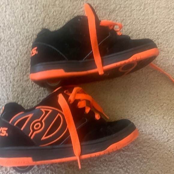 Heelys Other - Heelys boys size 3 black/orange